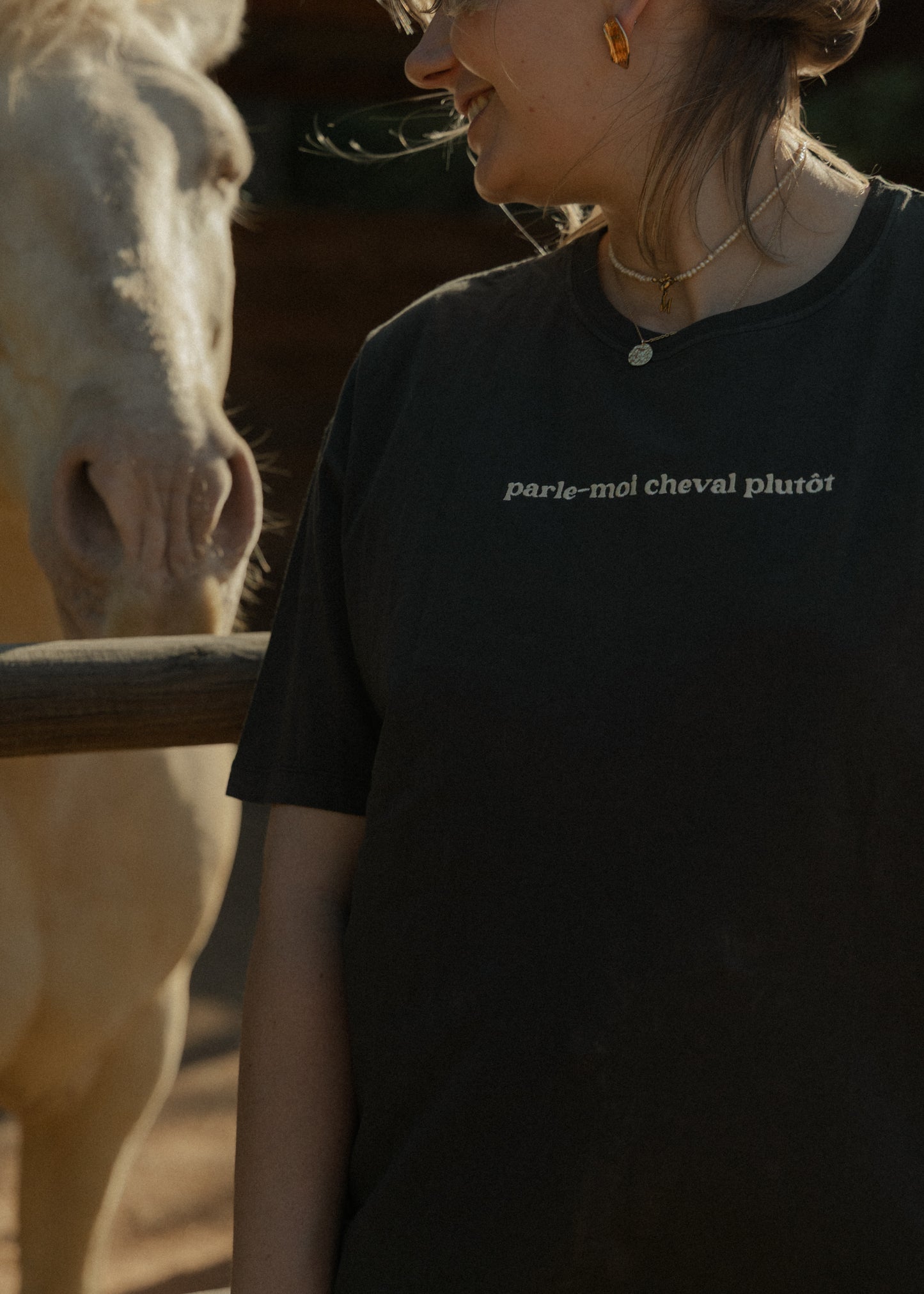 T-SHIRT PARLE-MOI CHEVAL PLUTÔT